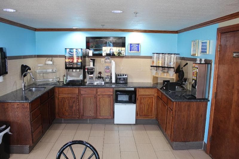 Economy Inn North Oklahoma City 3