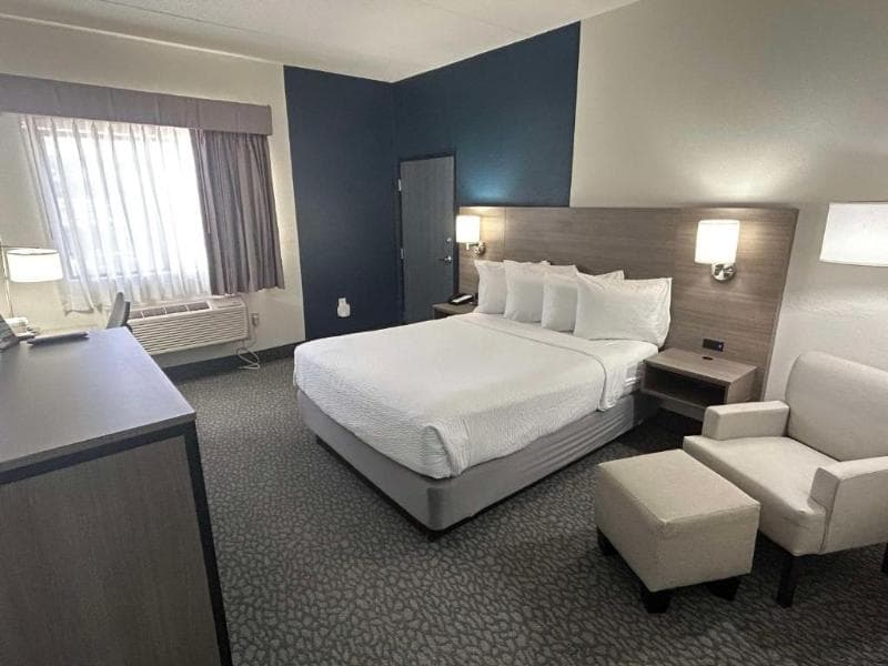 Ramada by Wyndham Bolingbrook 5