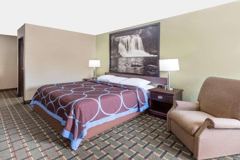 Super 8 By Wyndham Logansport photo 1