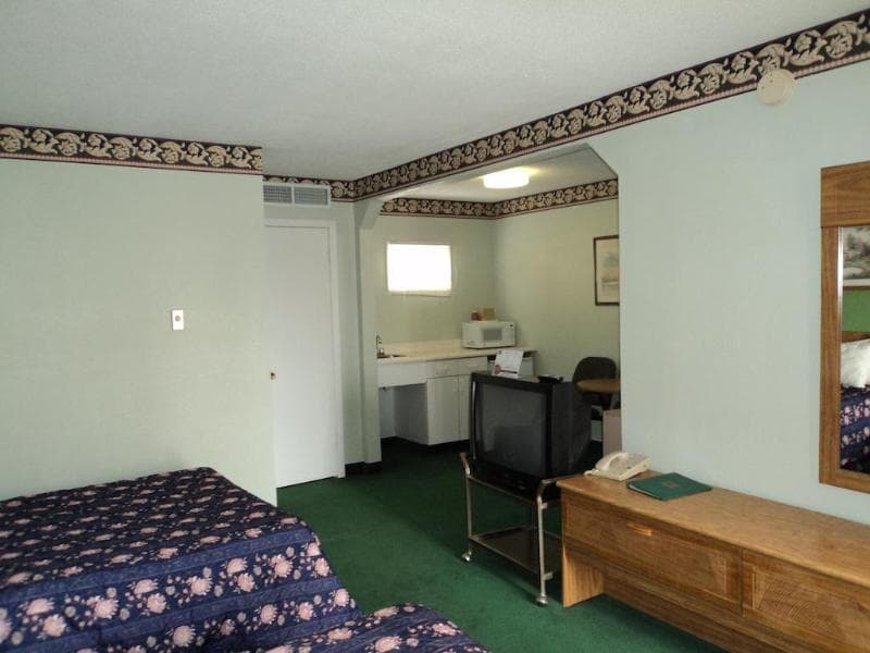 Knights Inn Ottawa photo 1