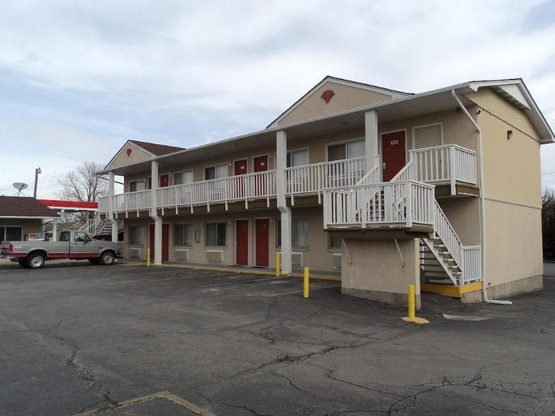 Knights Inn Ottawa 2