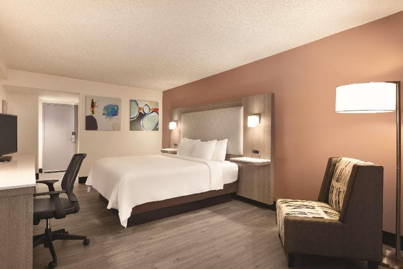 Radisson Hotel Lenexa Overland Park 5