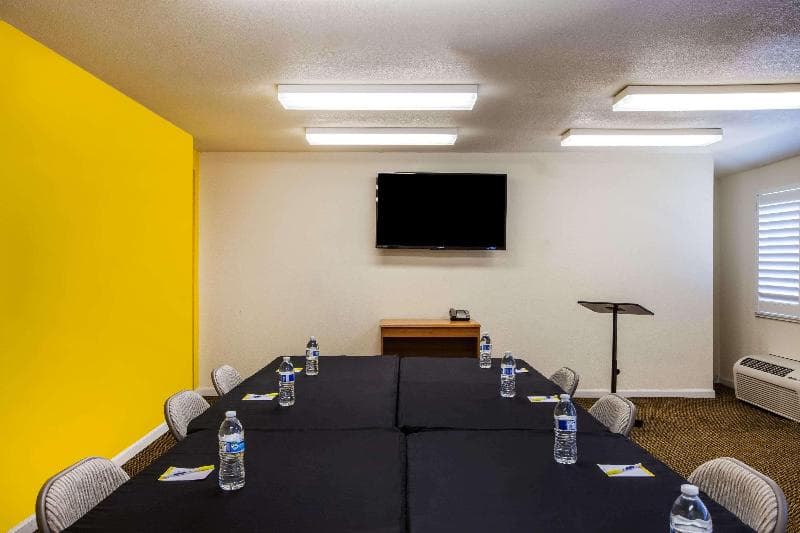 Days Inn & Suites by Wyndham Antioch 2