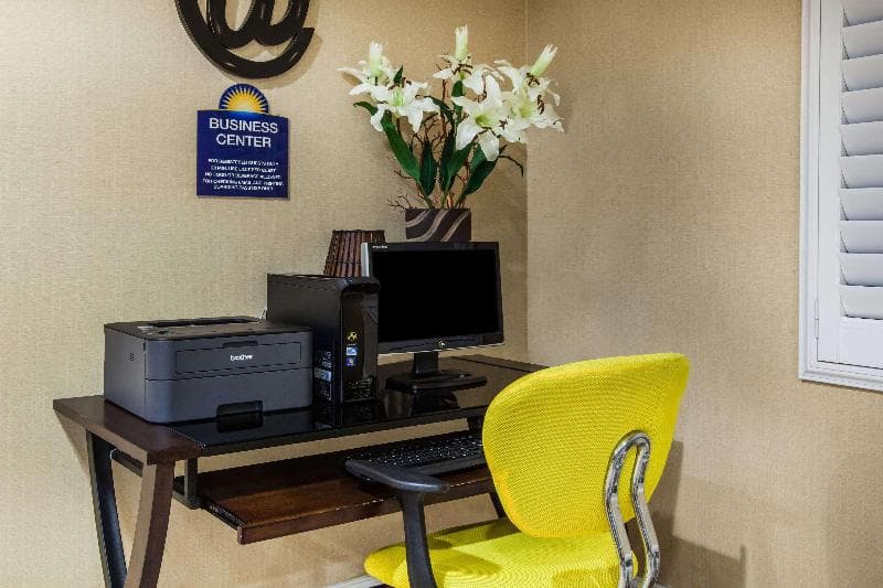 Days Inn & Suites by Wyndham Antioch 5