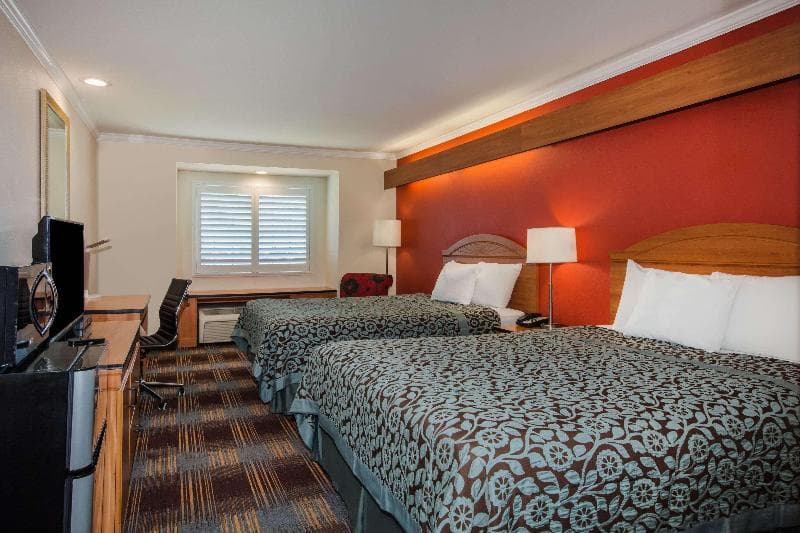 Days Inn & Suites by Wyndham Antioch photo 1