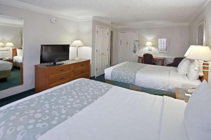 La Quinta Inn by Wyndham Omaha West 2