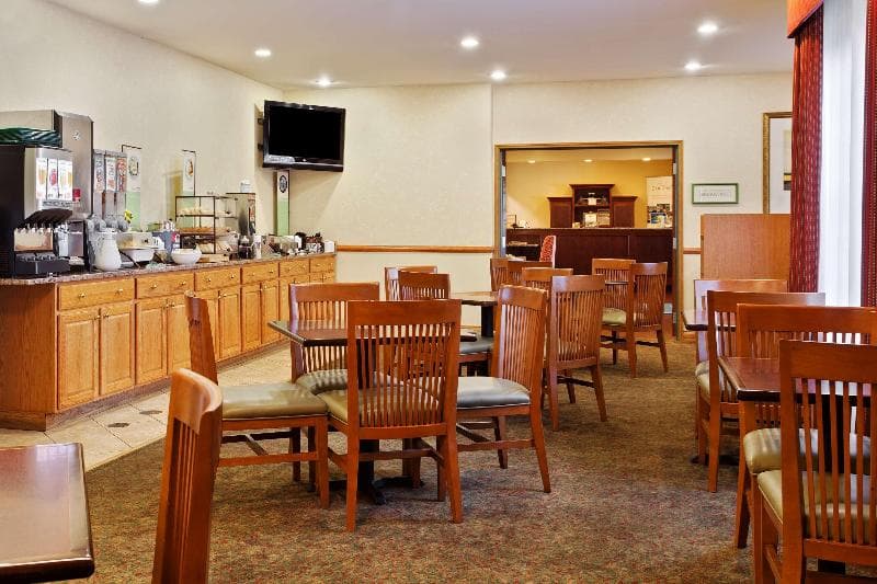 Country Inn & Suites by Radisson, Elgin, IL 3