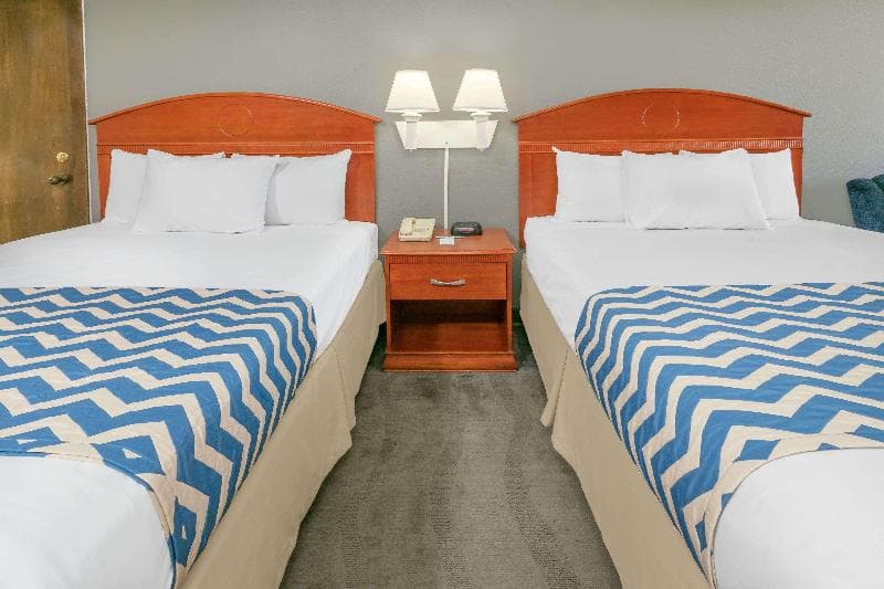 Travelodge Inn & Suites by Wyndham Norman 2