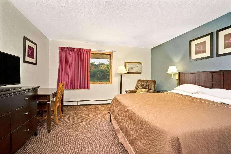 Travelodge by Wyndham Valleyfair Shakopee 2