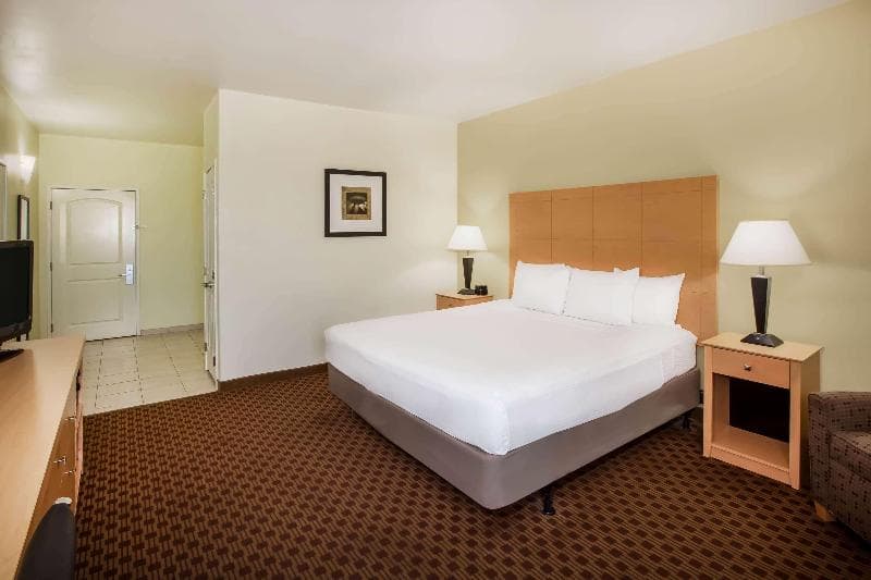 La Quinta Inn & Suites by Wyndham Odessa North 4