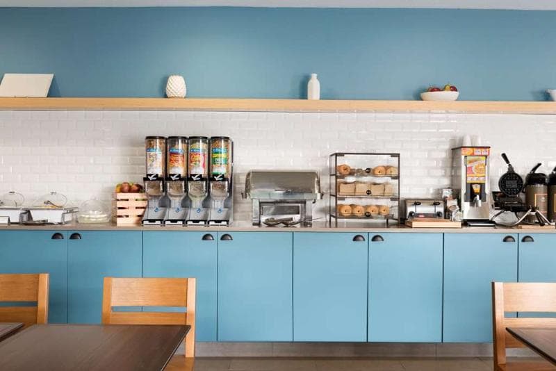 Country Inn & Suites by Radisson, Romeoville, IL 4