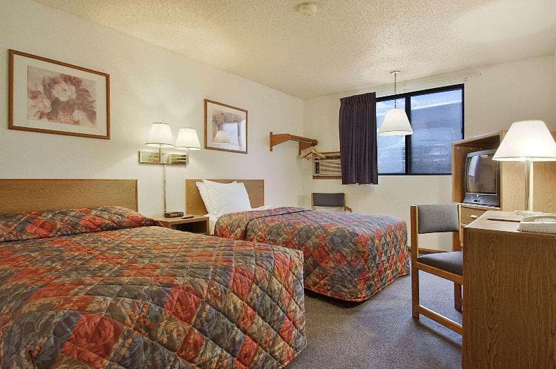 Super 8 by Wyndham Omaha/West Dodge photo 1