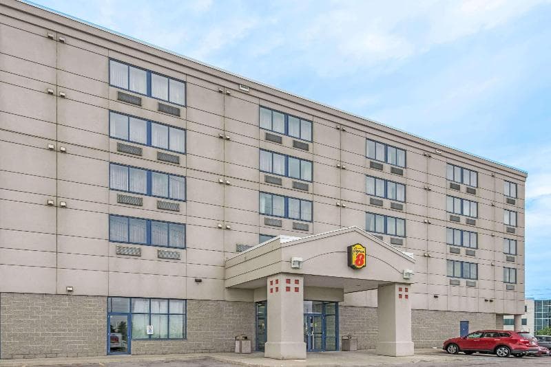 Super 8 by Wyndham Mississauga photo 1