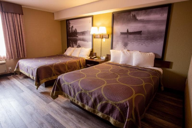Super 8 by Wyndham Mississauga 4