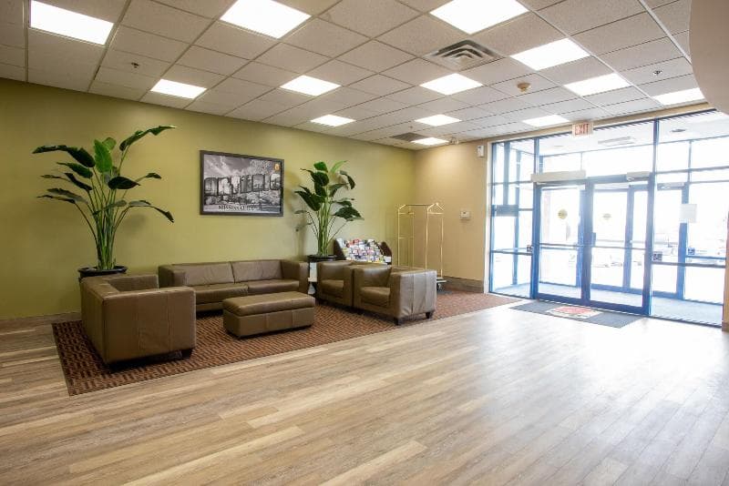 Super 8 by Wyndham Mississauga 5