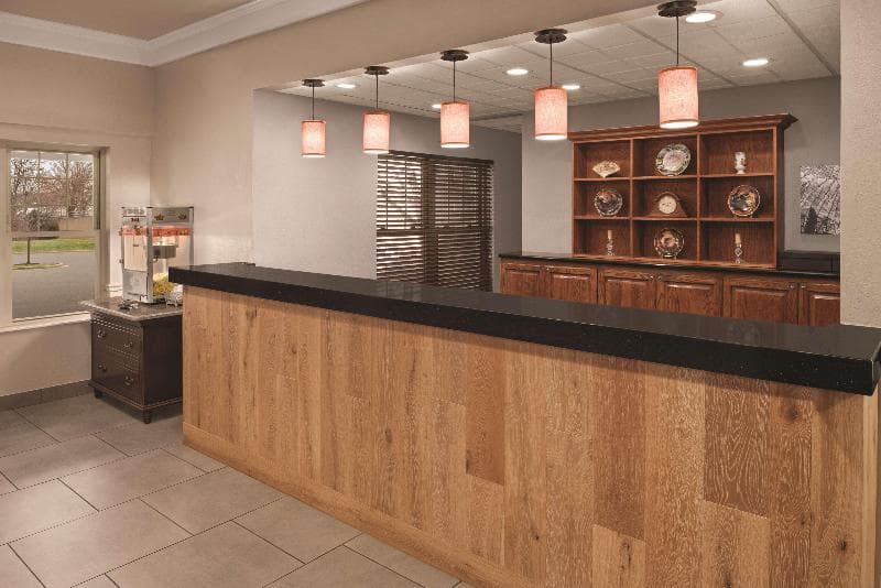 Country Inn & Suites by Radisson, Schaumburg, IL 5