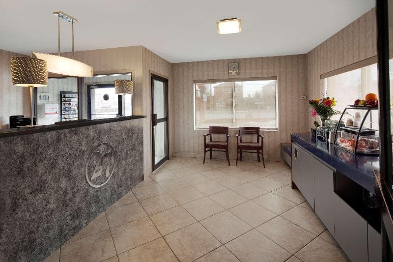 Canadas Best Value Inn Toronto 4