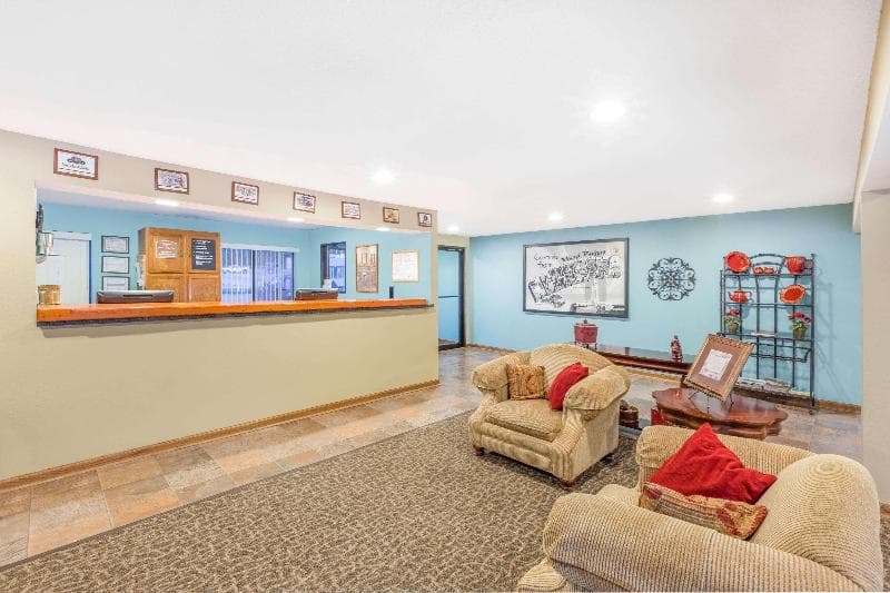 Super 8 By Wyndham West Point 3