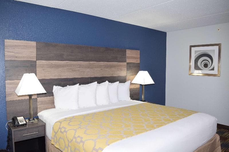 Baymont By Wyndham Addison 4