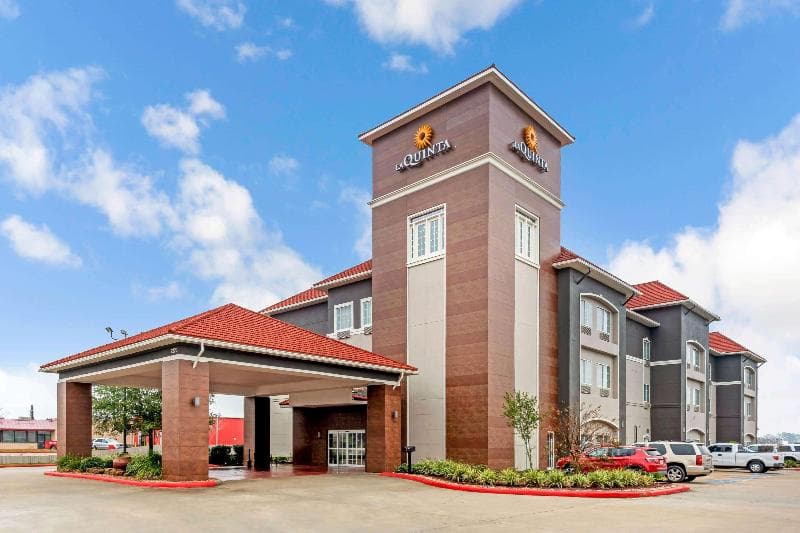 La Quinta Inn & Suites by Wyndham Orange photo 1