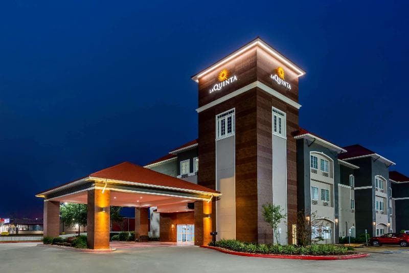 La Quinta Inn & Suites by Wyndham Orange 2