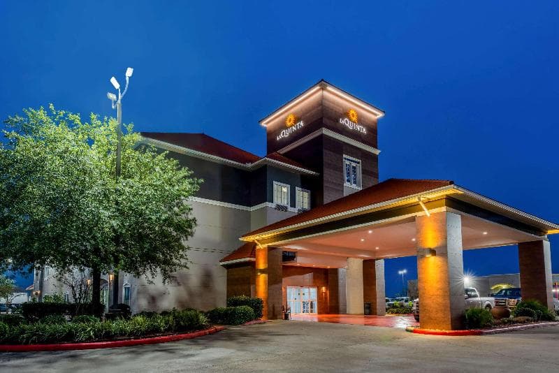 La Quinta Inn & Suites by Wyndham Orange 3