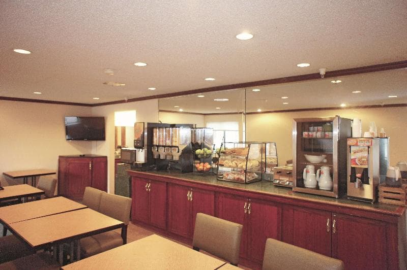 La Quinta Inn by Wyndham Omaha Southwest 2