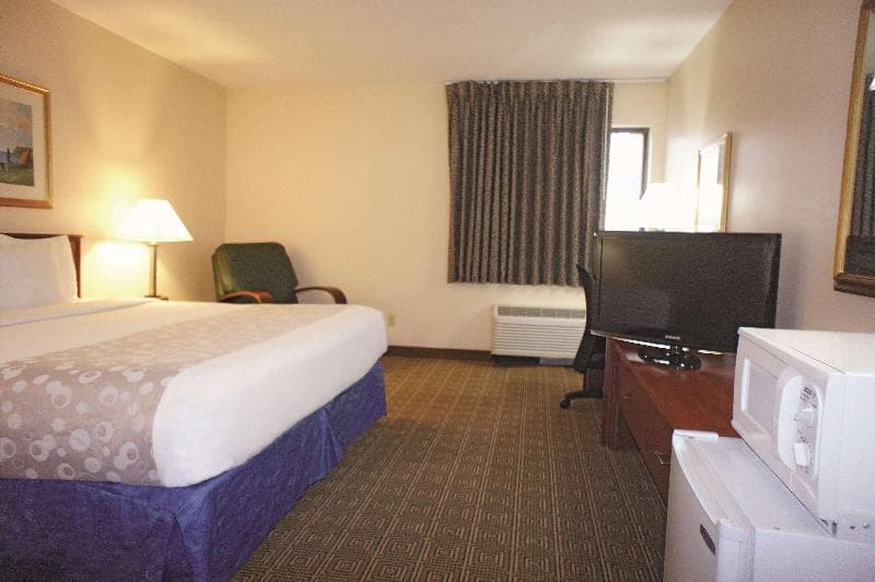 La Quinta Inn by Wyndham Omaha Southwest 4