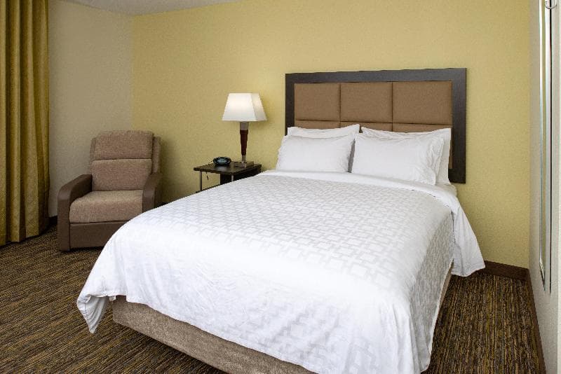 Candlewood Suites Olathe 5