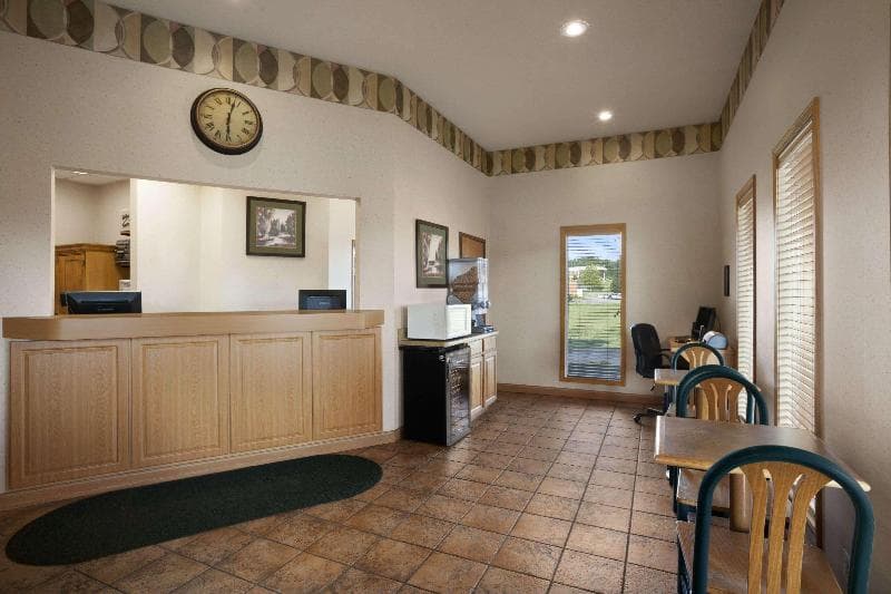 Super 8 by Wyndham Collinsville St. Louis 4