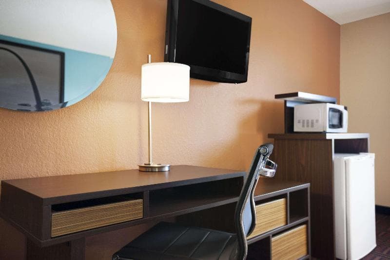 Super 8 by Wyndham Collinsville St. Louis 5