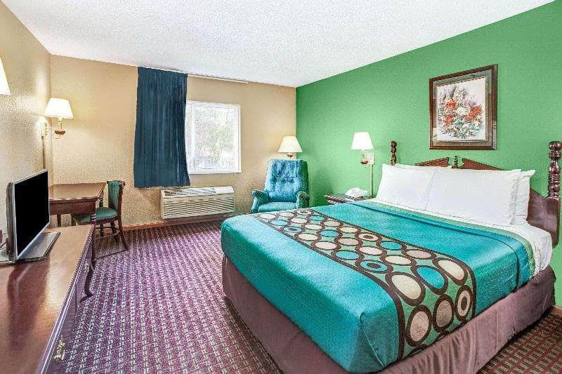 Super 8 By Wyndham Mchenry 2