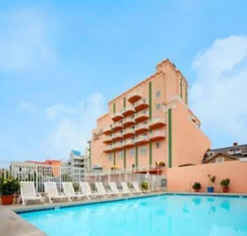 Paradise Plaza Inn 1