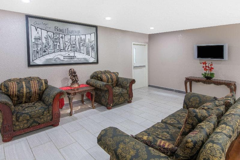 Super 8 By Wyndham Southaven 4