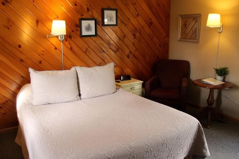All Seasons Inn main