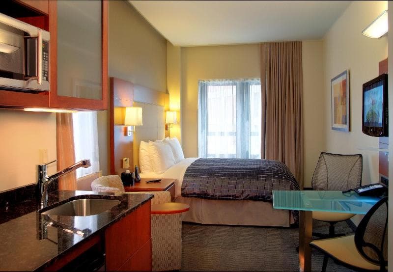 River Hotel 3
