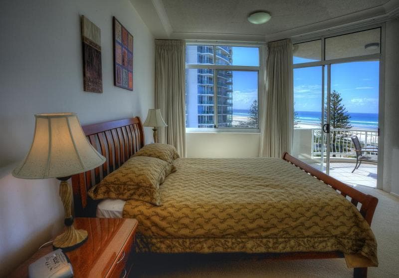 Kirra Beach Apartments 4