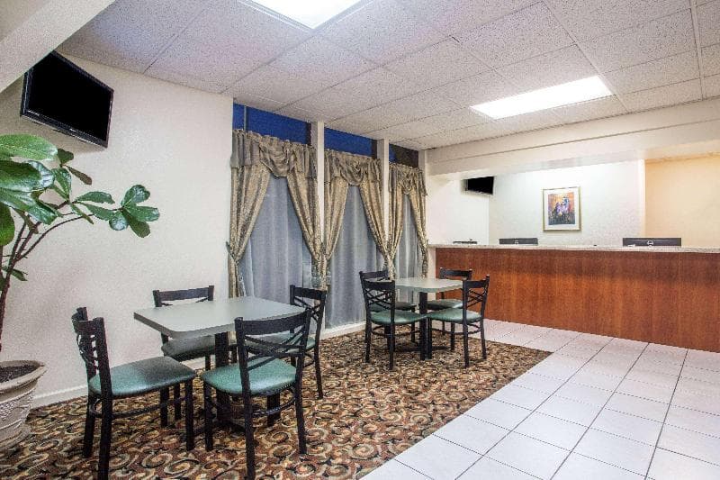 Days Inn by Wyndham Ocala North 4
