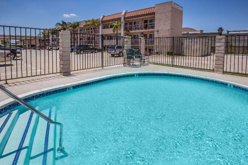 Days Inn By Wyndham Ontario Airport 2