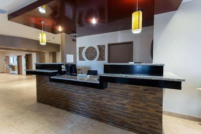 Ramada by Wyndham Glendale Heights/Lombard 4