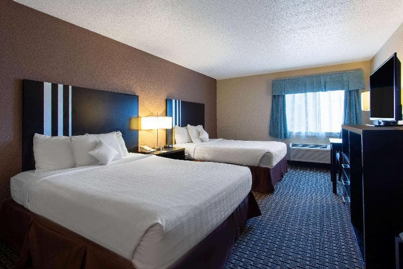 Ramada by Wyndham Glendale Heights/Lombard 3