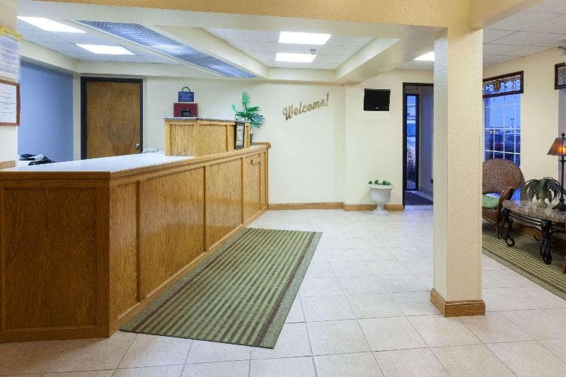 Days Inn By Wyndham Shawnee 3