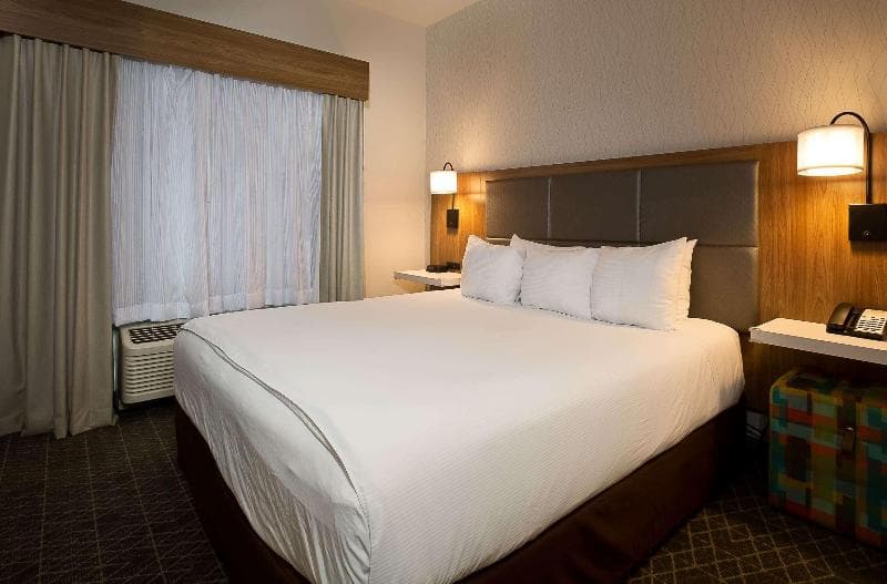 Hawthorn Suites by Wyndham Oakland/Alameda 1