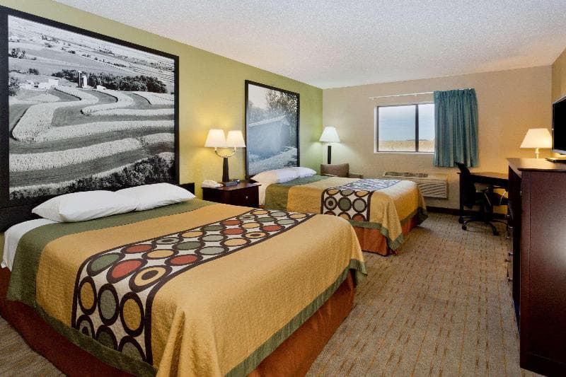 Super 8 by Wyndham Rochelle photo 1