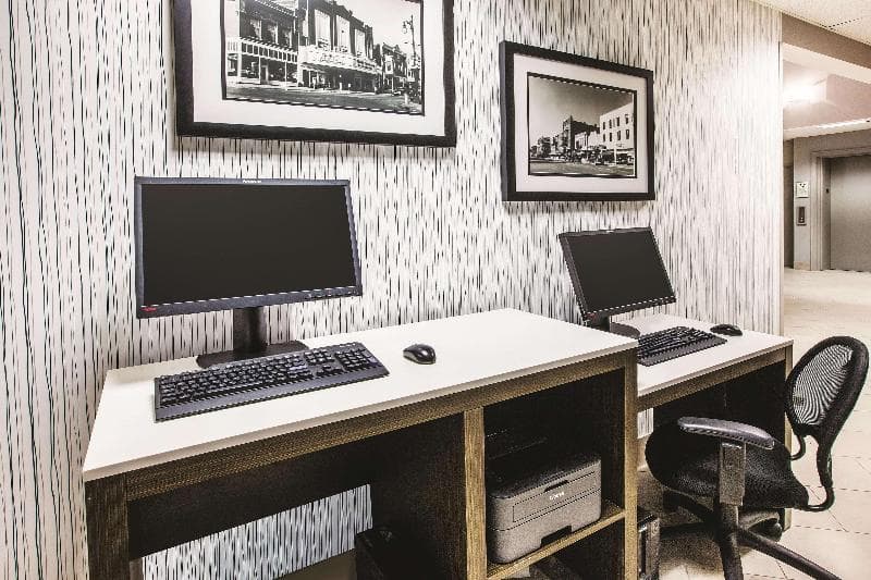 La Quinta Inn & Suites by Wyndham Kokomo main