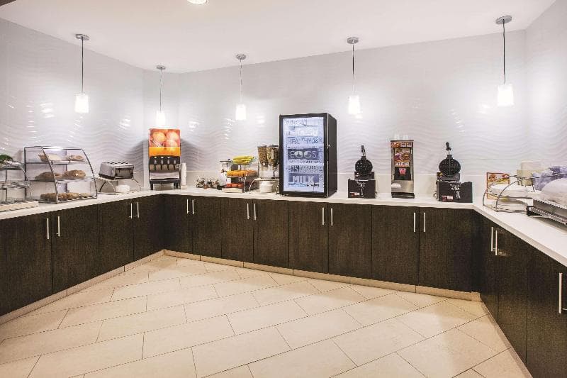 La Quinta Inn & Suites by Wyndham Kokomo 3