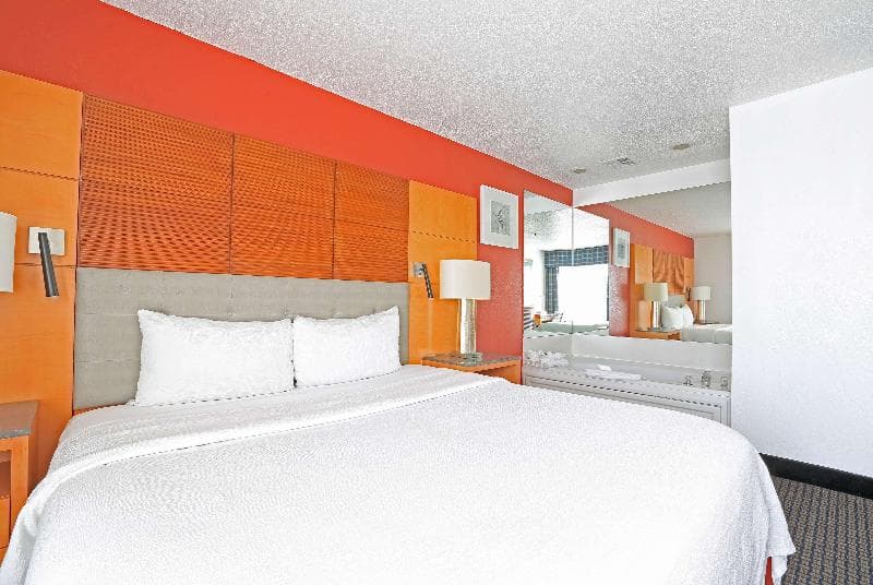 Days Inn by Wyndham Calumet Park 5