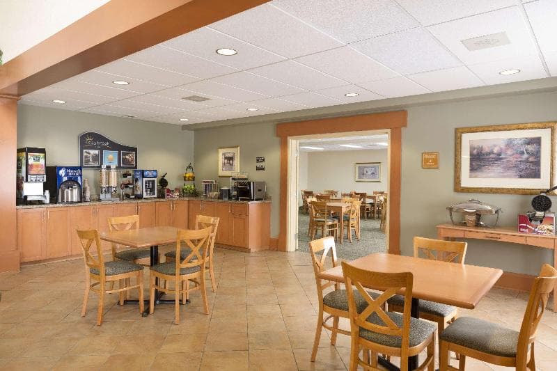 Days Inn by Wyndham Orillia 3