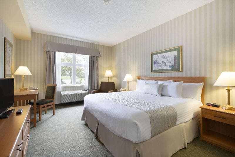Days Inn by Wyndham Orillia 5