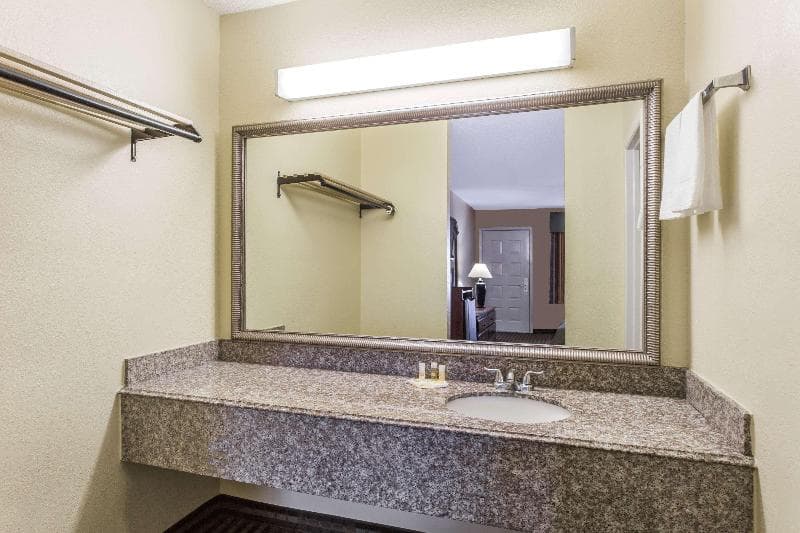 Days Inn by Wyndham Orange 4